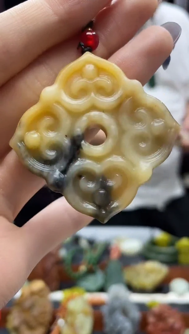 岫玉未镶嵌颈饰1