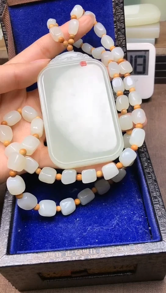 和田玉未镶嵌颈饰平静