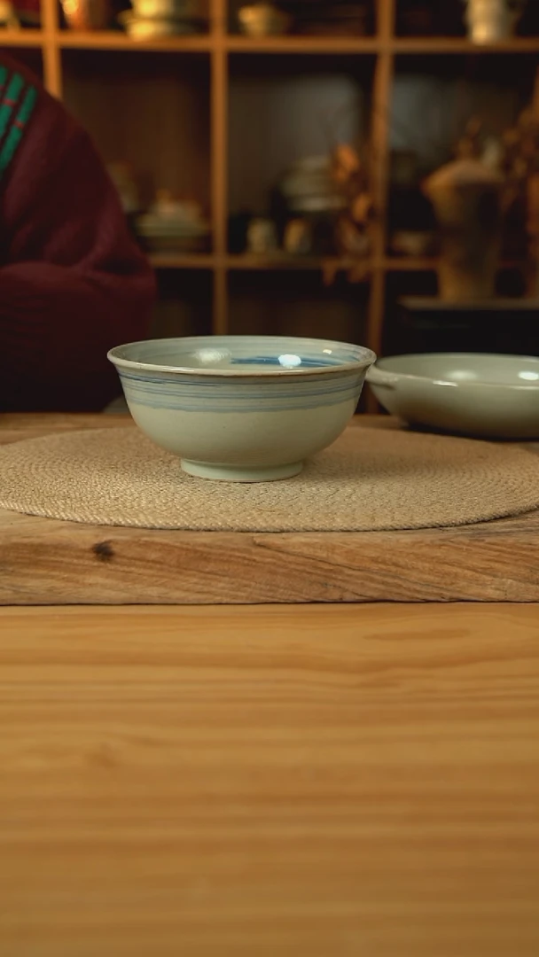 青云系列的7英寸翻口大面碗1个