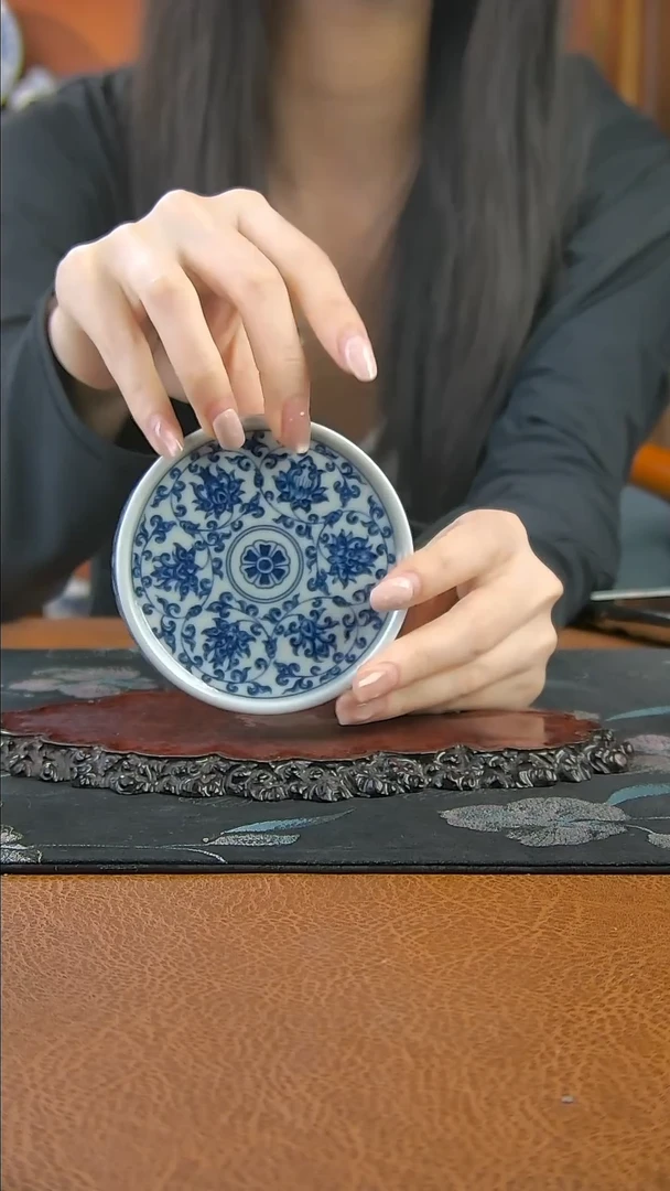 C****g景德镇手工青花缠枝莲盖置