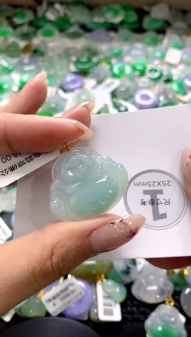 翡翠18K金镶嵌颈饰1111111111111111