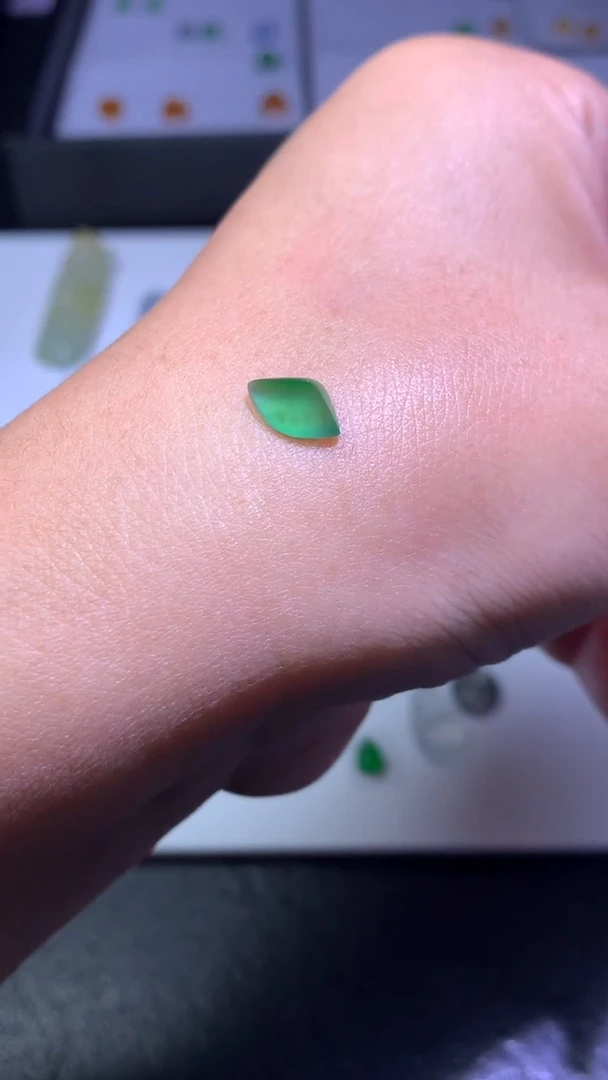 未镶嵌定制翡翠毛货