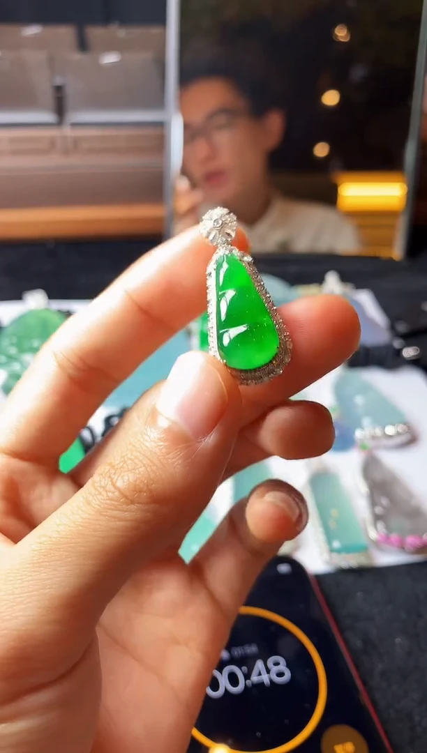 18K金镶嵌定制翡翠W****叔PA-豆子