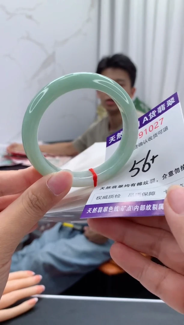未镶嵌手镯翡翠有纹，完美者勿拍