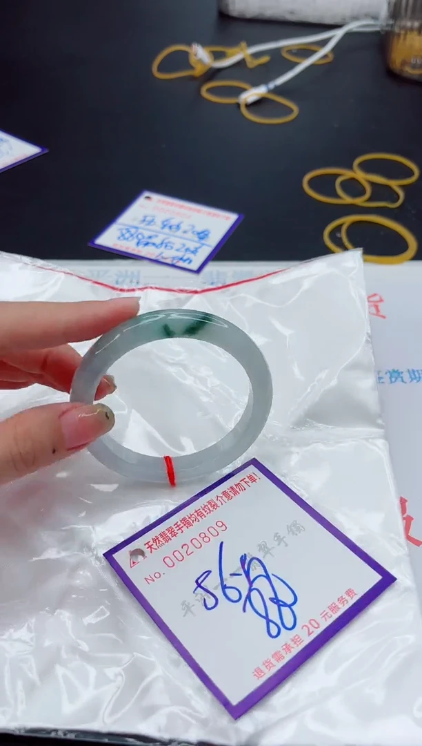 翡翠手镯未镶嵌1