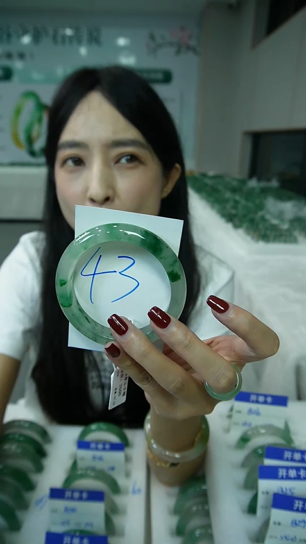 未镶嵌手镯石英质玉（非洲翠）43