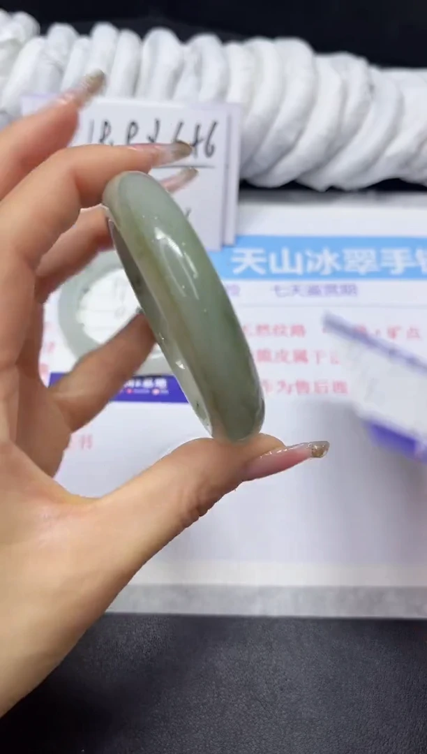【闪购商品】石英质玉手镯未镶嵌100