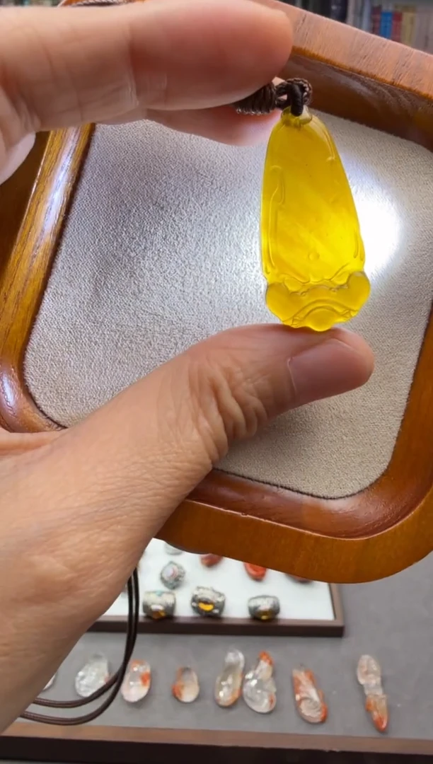 琥珀颈饰未镶嵌貔貅吊坠