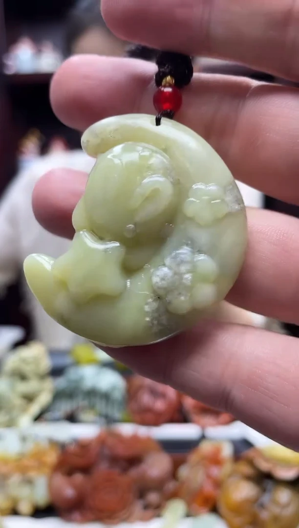 岫玉未镶嵌吊坠·