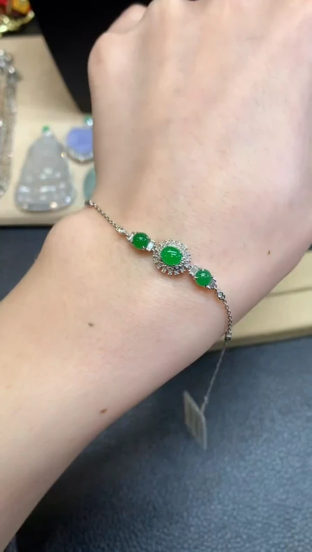 【闪购商品】翡翠颈饰18K金镶嵌蛋面【无服务费】