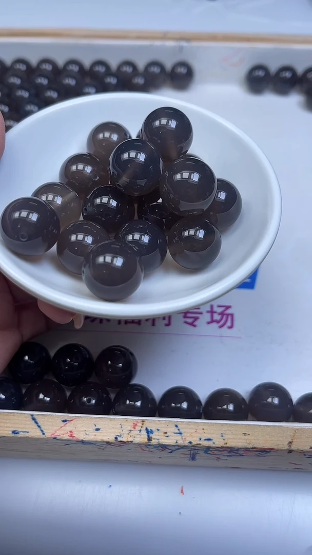未镶嵌散珠玛瑙/玉髓A1900 冰烟灰玛瑙16mm1颗5.8元