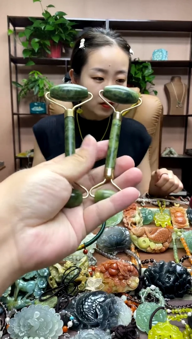 未镶嵌岫玉颈饰多样性发货发其中之一