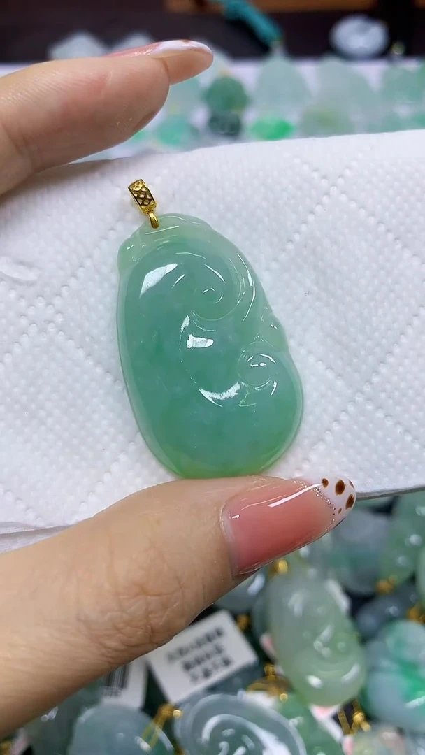 颈饰18K金镶嵌翡翠天然翡翠A货