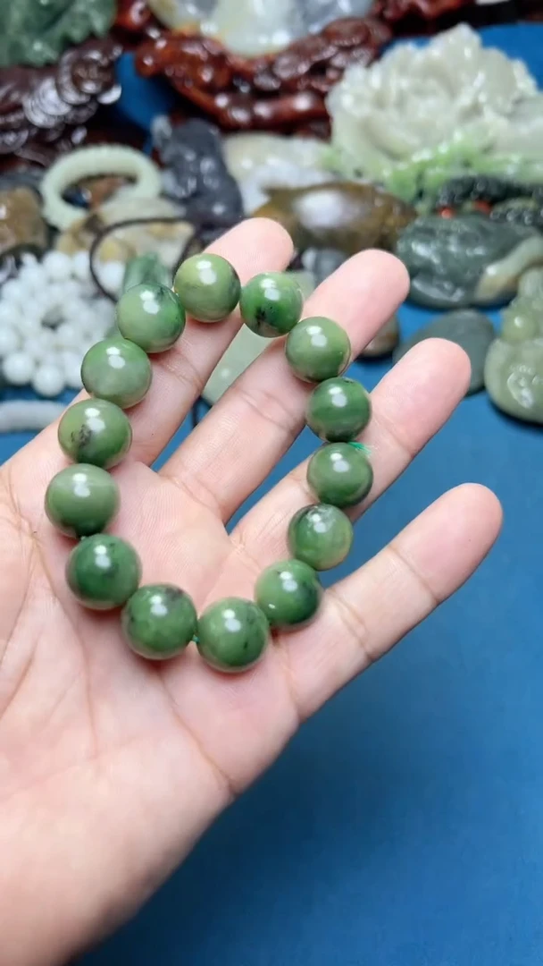 和田玉未镶嵌把件有裂  有毛病