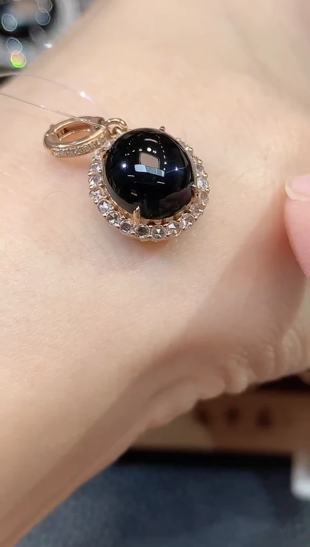 吊坠(不含链)18K金镶嵌翡翠D15 多样性发一件