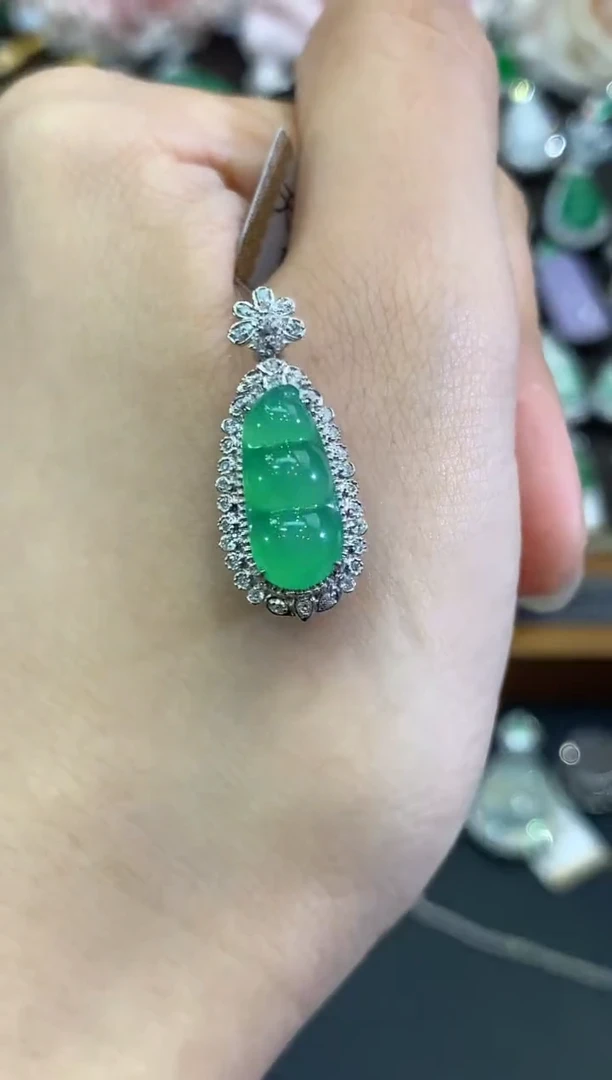 吊坠(不含链)18K金镶嵌翡翠C40