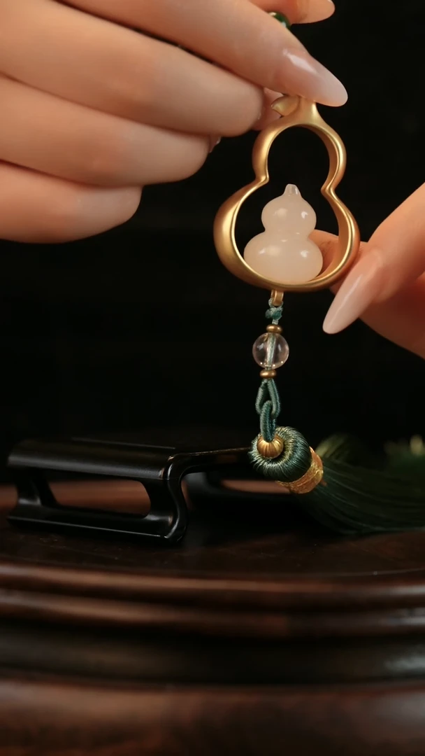 云南石荔枝白雕刻：一路福禄挂件