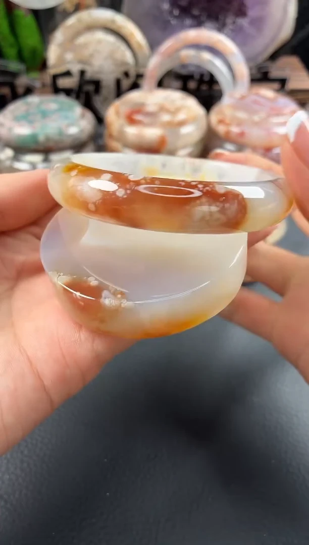 未镶嵌手镯（圆镯）石英质玉60