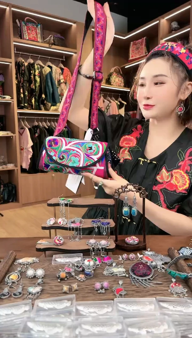 【闪购商品】织绣L644黔东南苗族刺绣