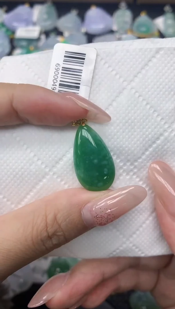 颈饰18K金镶嵌翡翠1111111111