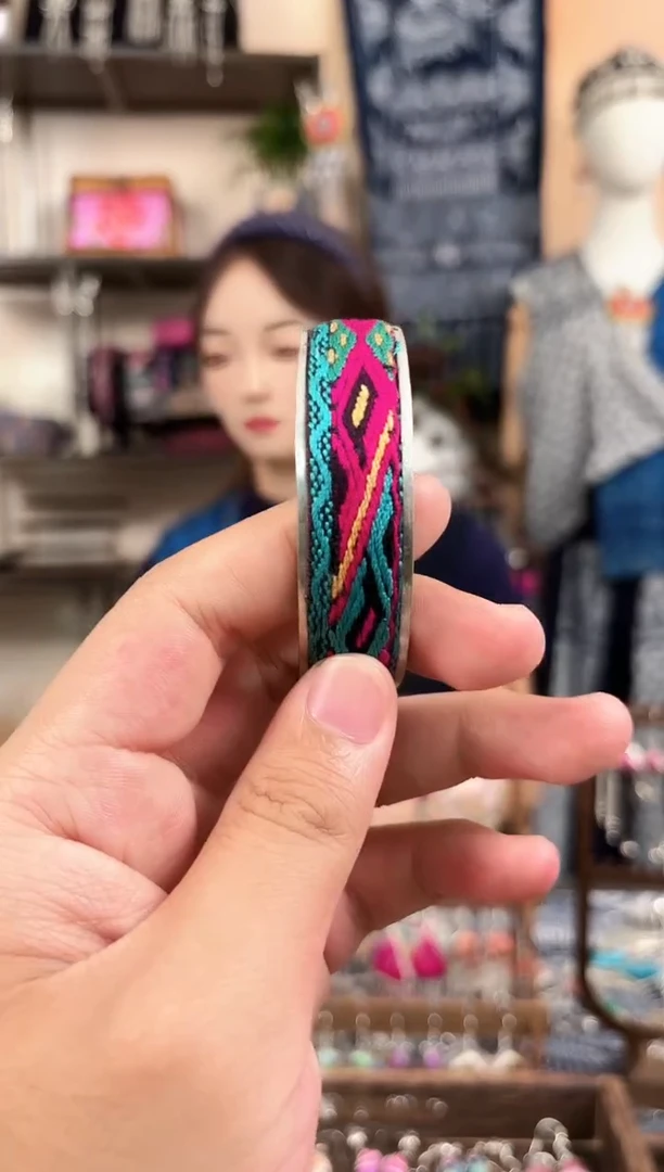 织绣民族风非遗老绣饰品159