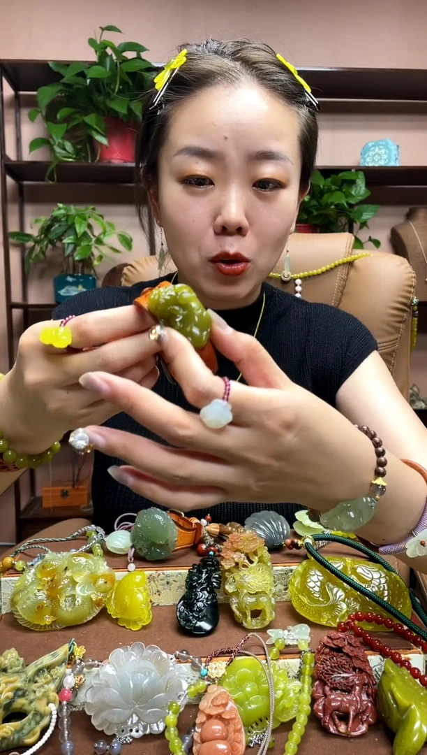 未镶嵌岫玉吊坠多样性发货发其中之一