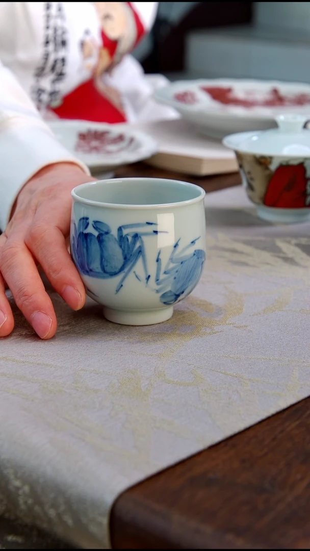 【闪购商品】彧辰青花螃蟹手握杯