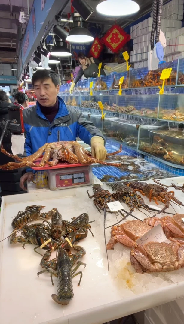 中国大陆弱氧帝王蟹1只，9.5斤