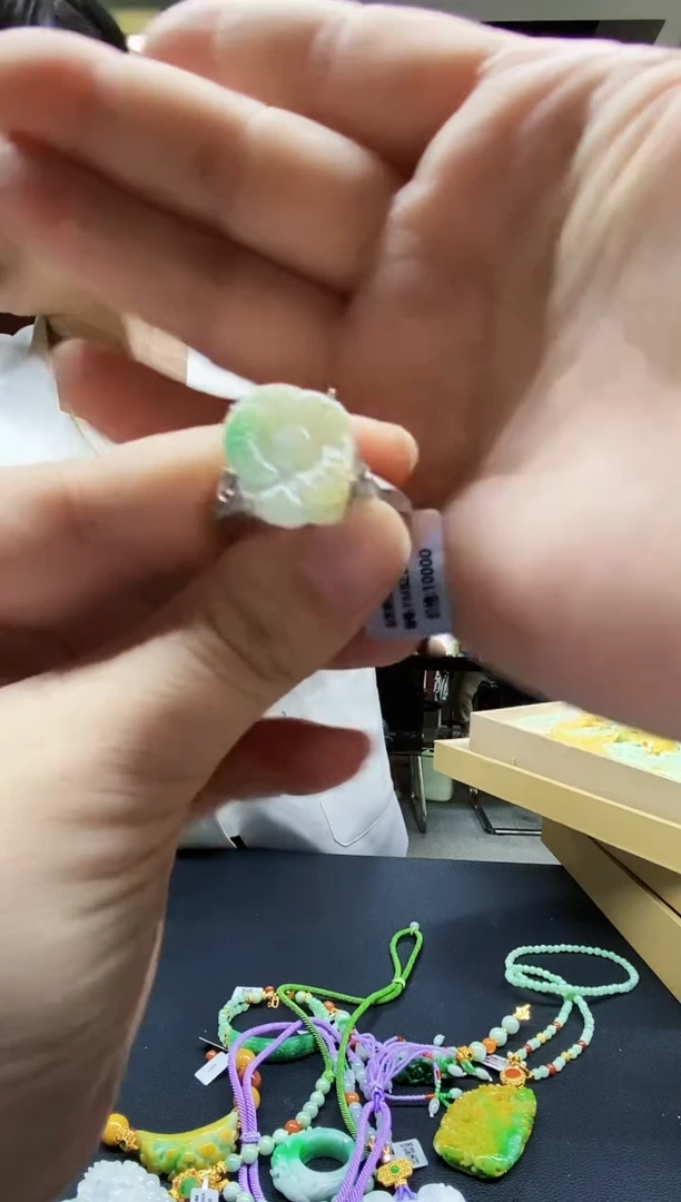 颈饰未镶嵌翡翠翡翠戒指