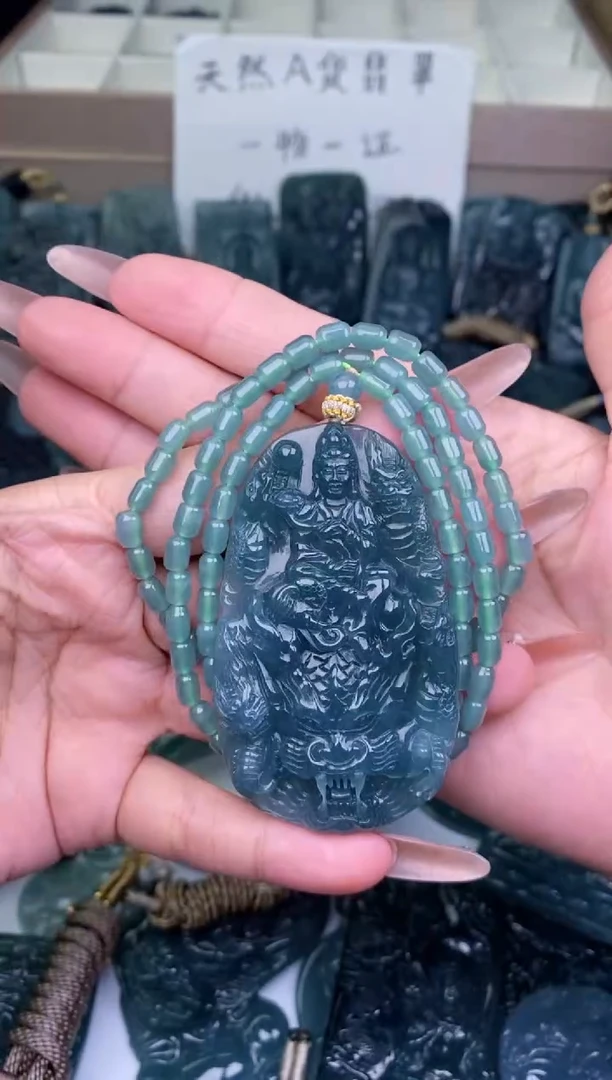 颈饰未镶嵌翡翠