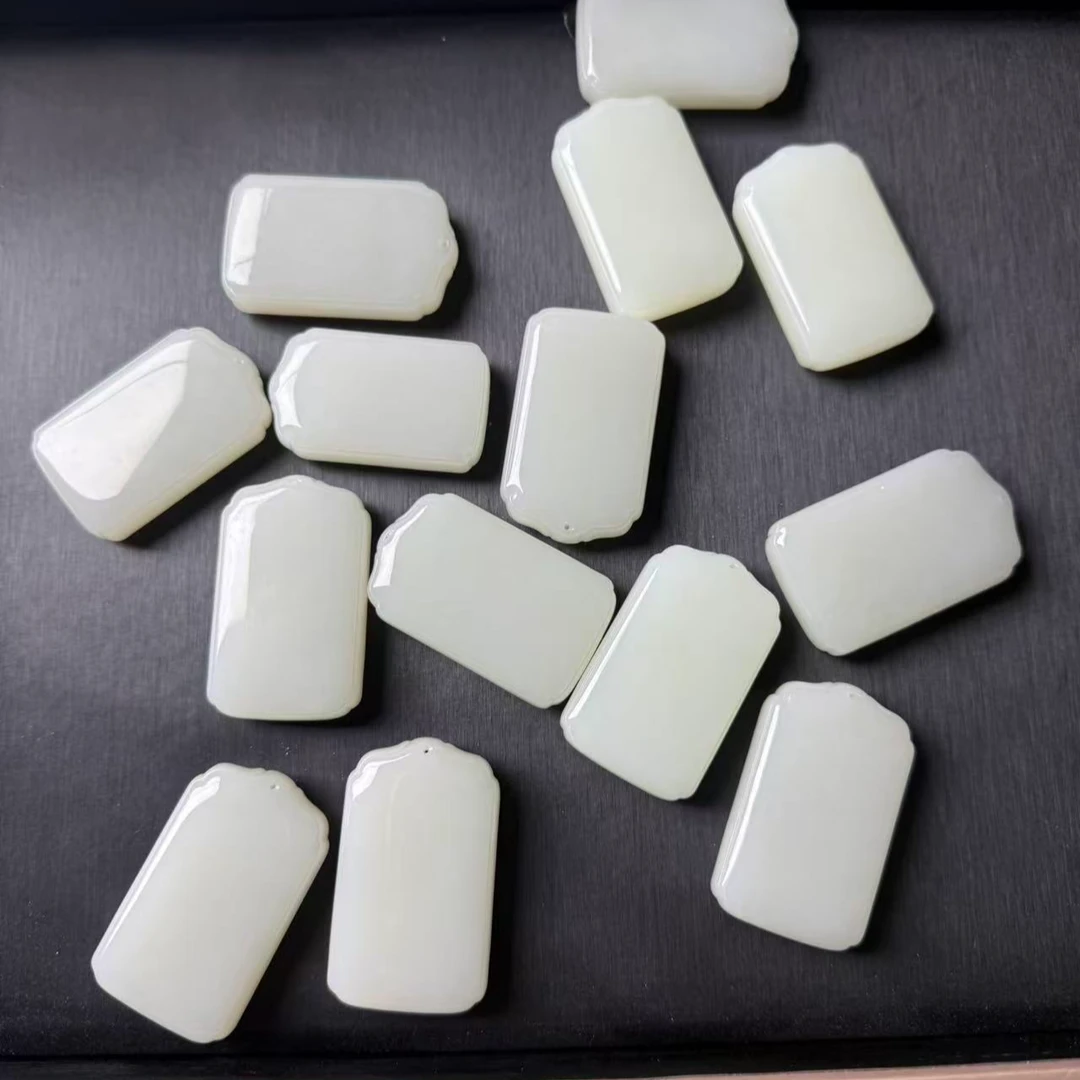 新疆和田玉且末2017年金山钢板料无事牌吊坠  多样性发一