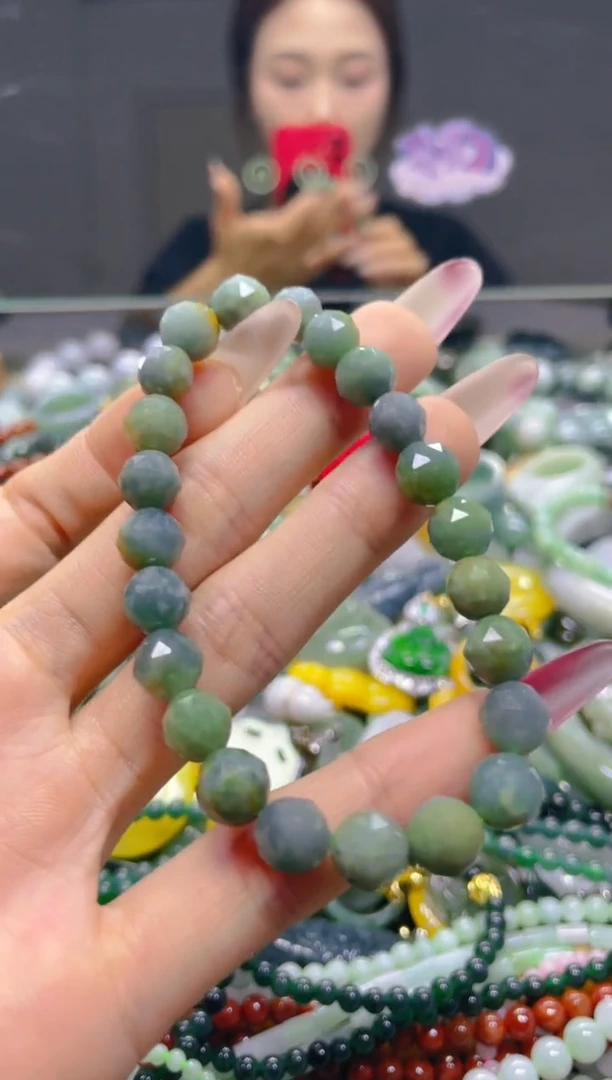 颈饰未镶嵌翡翠7MM/Q/翡翠A货，一件也是批发价