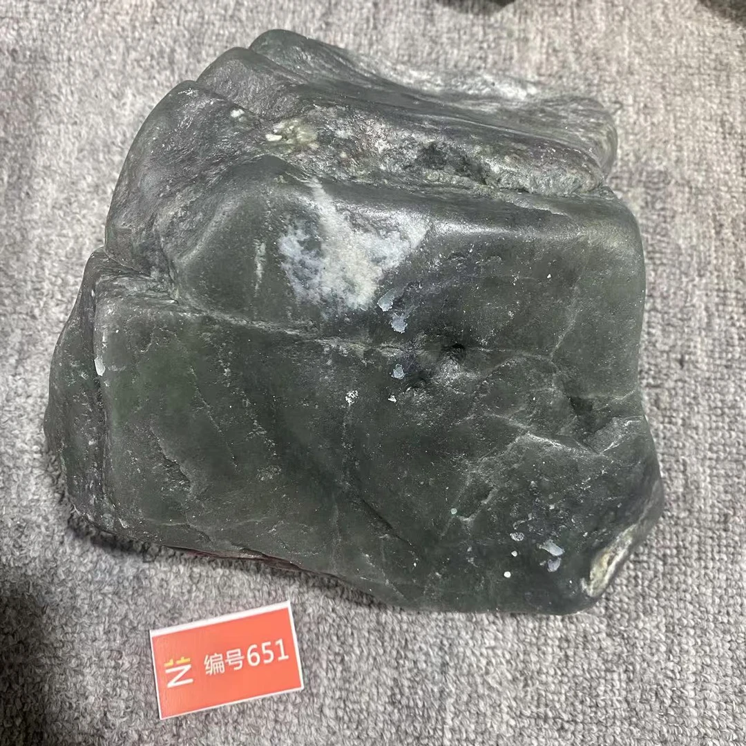 新疆玉料原石发一件编号651