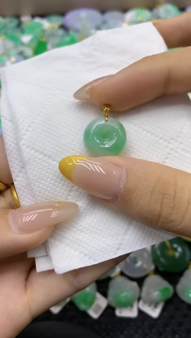 颈饰未镶嵌翡翠天然缅甸翡翠A货