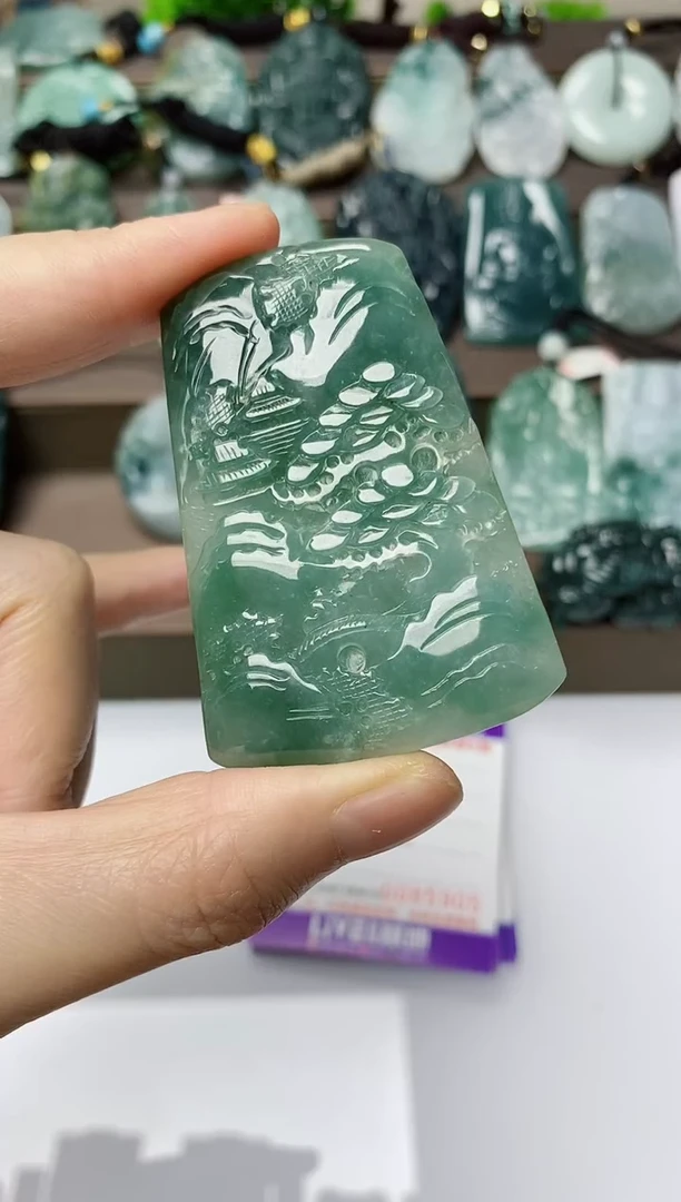 翡翠未镶嵌颈饰