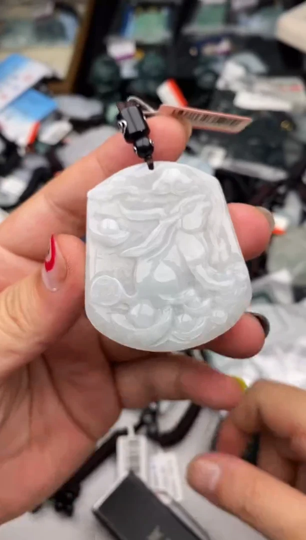 翡翠未镶嵌颈饰多样性发其一
