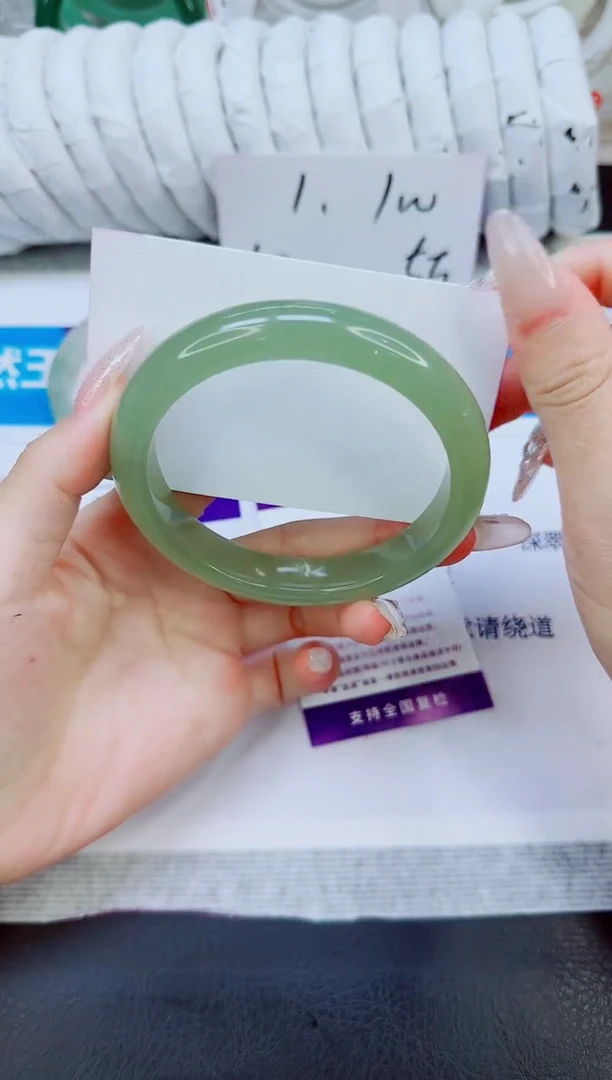 未镶嵌手镯石英质玉218/63