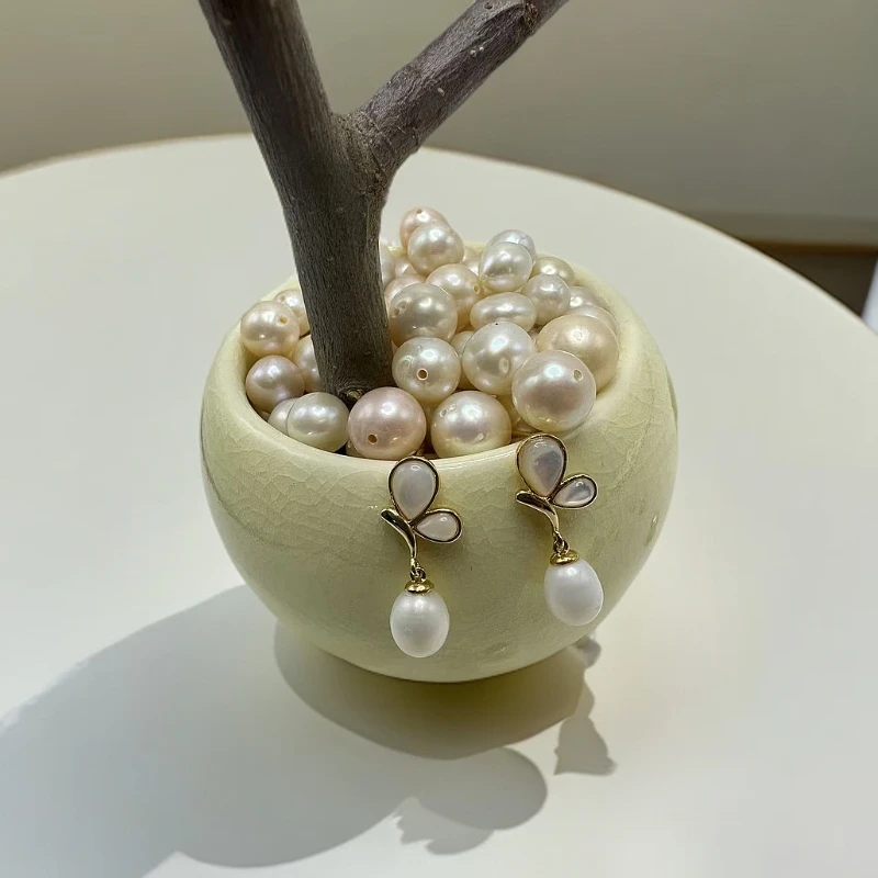 珍珠耳钉好看妈妈气质白色轻奢时尚百搭优雅中古镶嵌素款