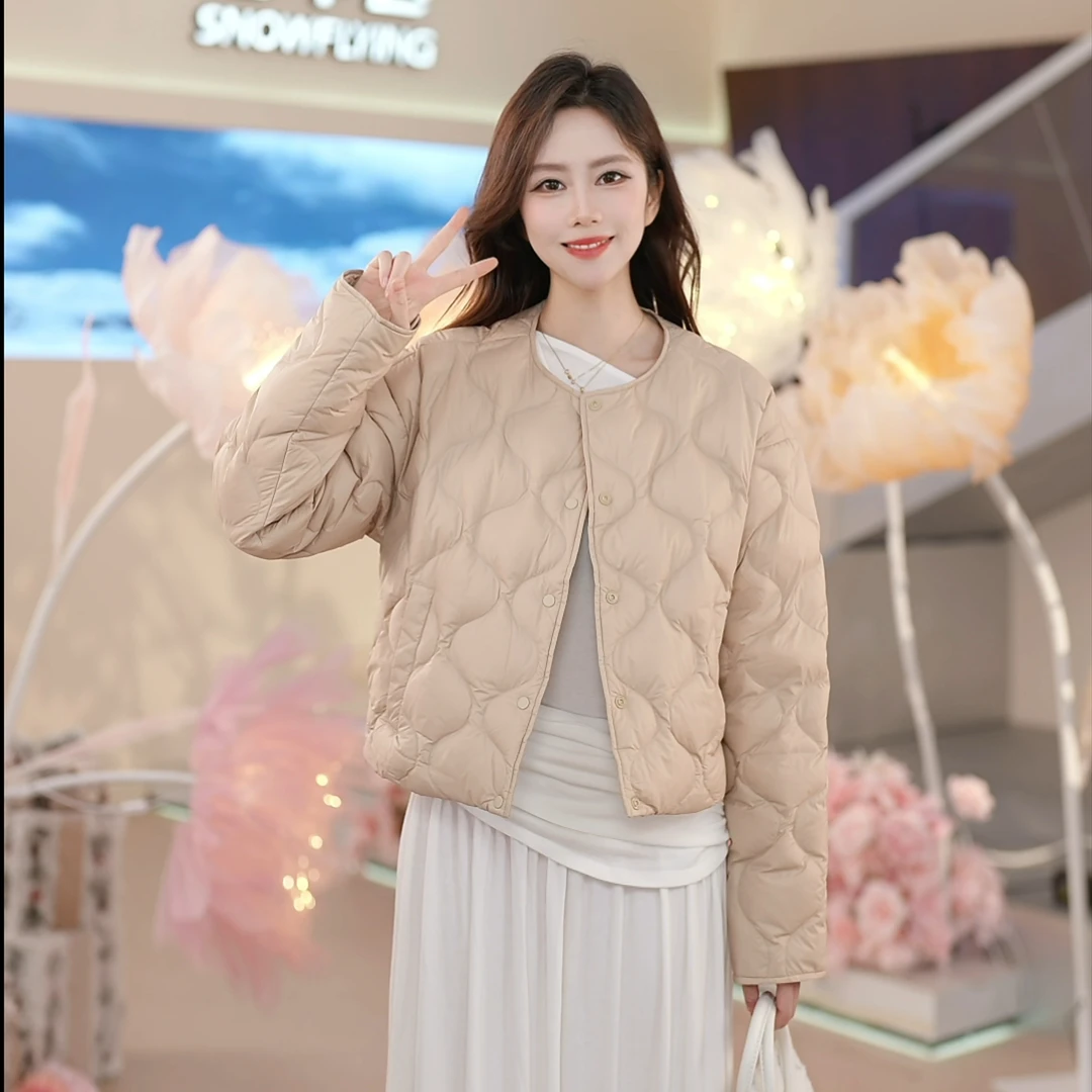 【轻薄羽绒】雪中飞新款菱形格羽绒服三色可选女款 GQX40130820