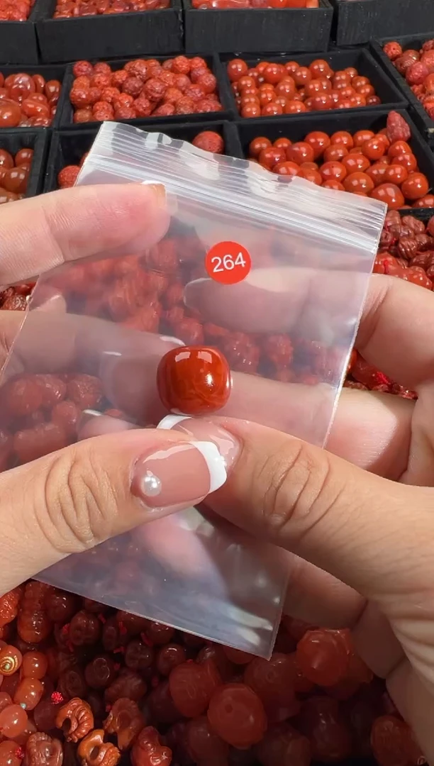 南红玛瑙未镶嵌颈饰1