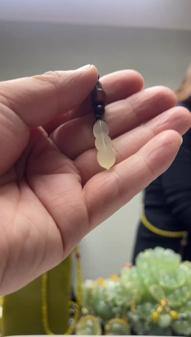 未镶嵌岫玉颈饰`