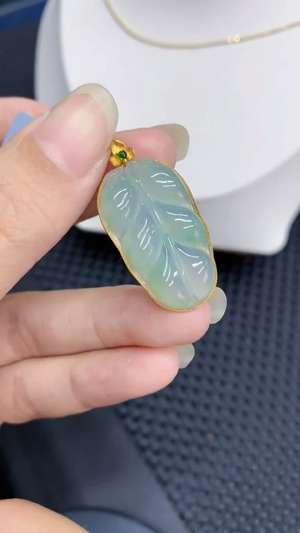 【闪购商品】翡翠颈饰18K金镶嵌            8