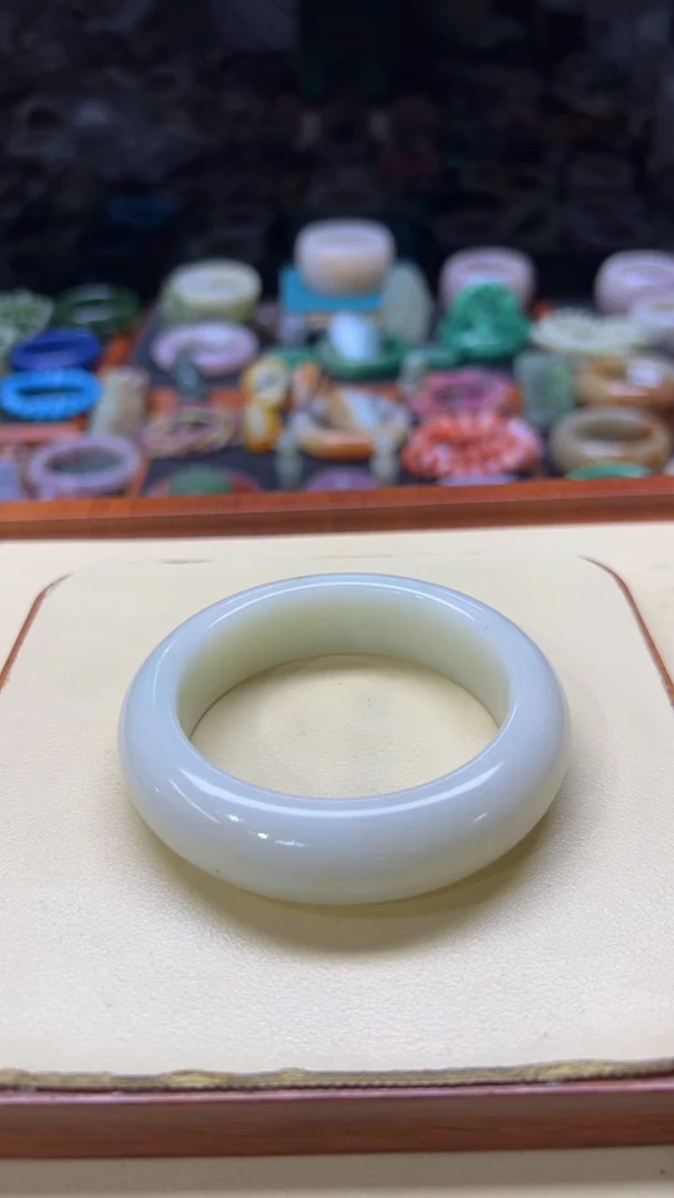 未镶嵌手镯石英质玉红*果113