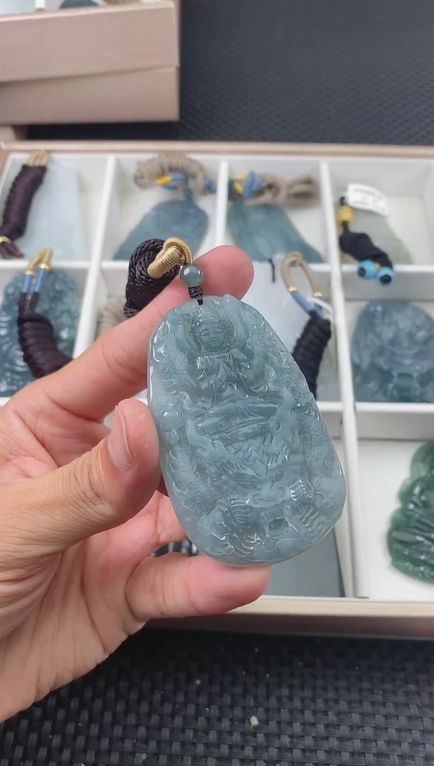 翡翠未镶嵌颈饰