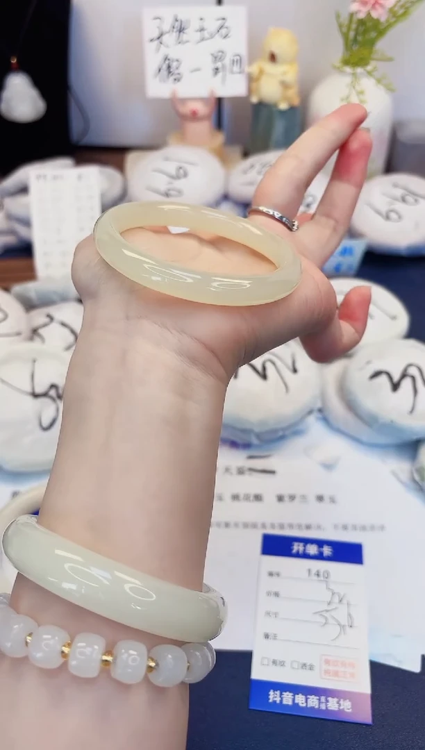 【闪购商品】石英质玉手镯未镶嵌140-美人条-圈口55