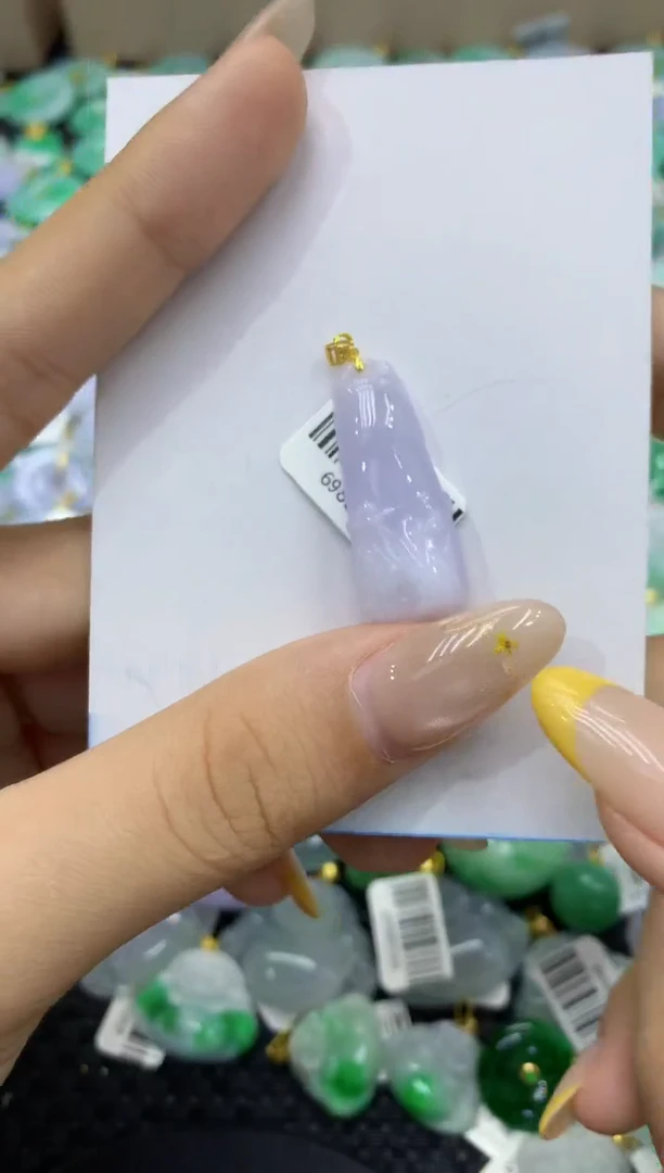 颈饰18K金镶嵌翡翠天然麻烦翡翠A货