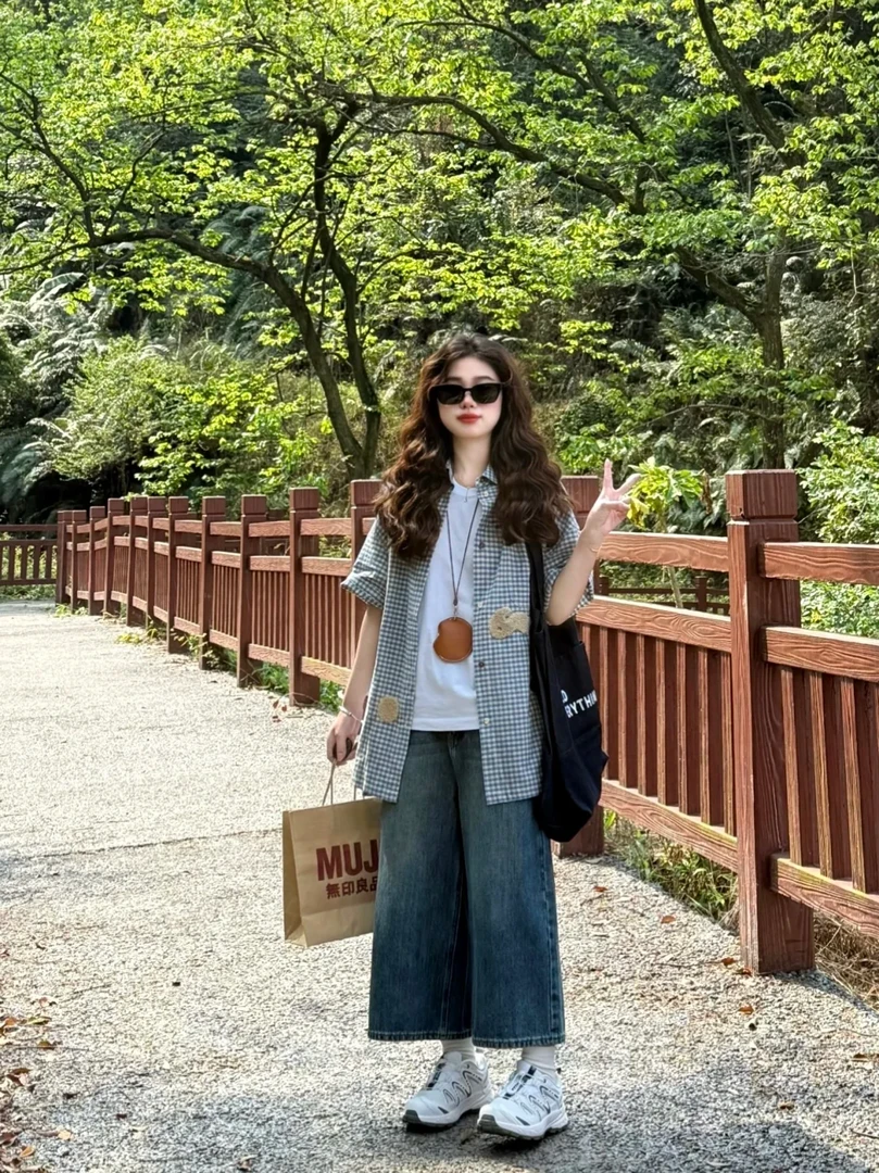 2025夏季新款韩系穿搭一整套打底T恤格子衬衫搭配牛仔裤三件套女