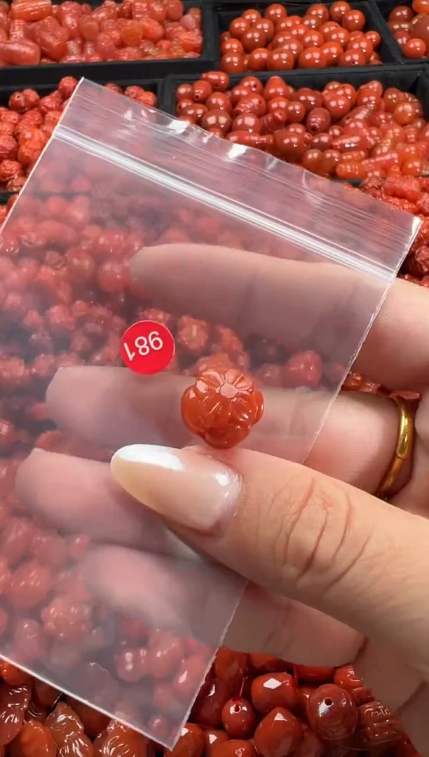 颈饰未镶嵌南红玛瑙1