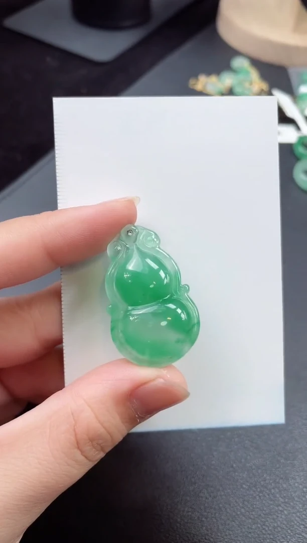 项链未镶嵌石英质玉（非洲翠）14.351葫芦