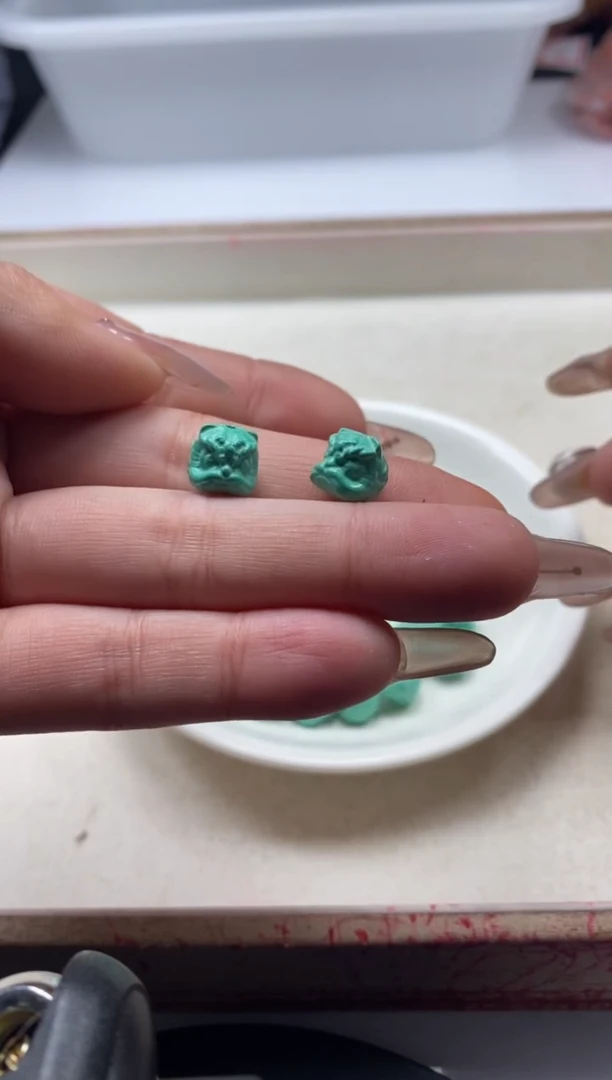 【闪购商品】玛瑙/玉髓颈饰未镶嵌x140高瓷绿松醒狮*2个